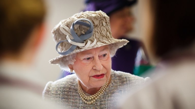  66157093 queen getty feb 2013 tv
