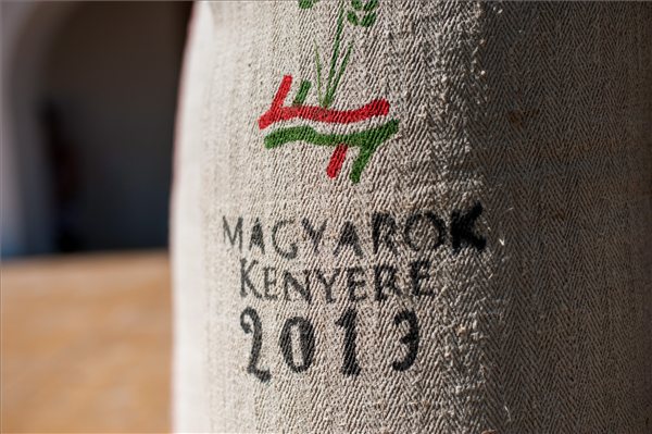 magyarokkenyere2013