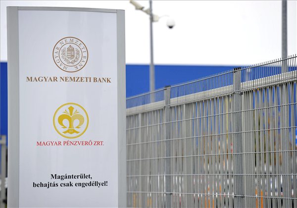 mnb uj arculat