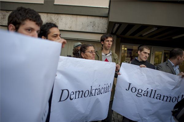 felmentettek a fidesz szekhazfoglalokat