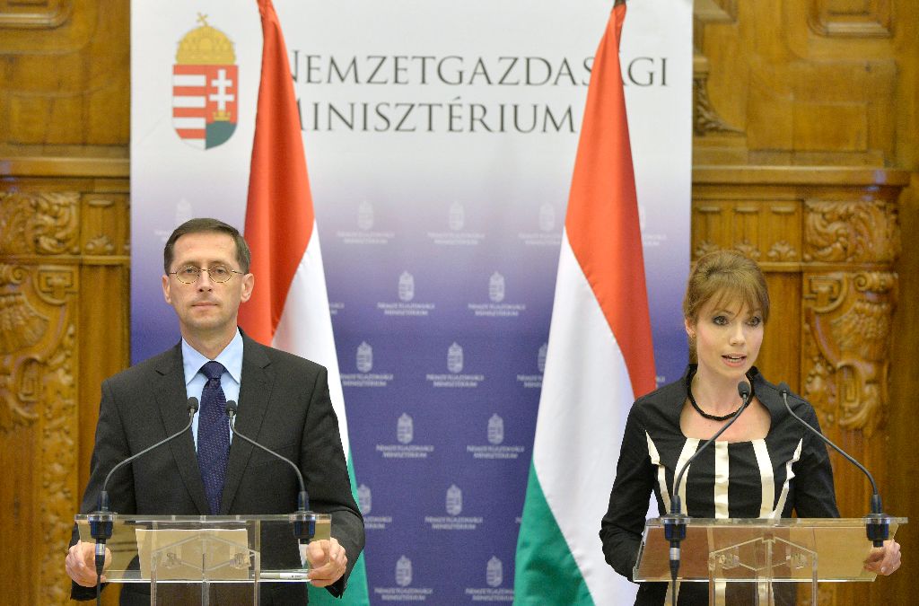 Kurucz Éva; Varga Mihály