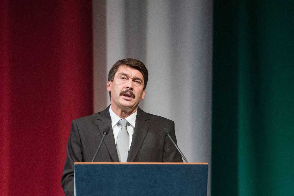 Áder János köztársasági elnök beszédet mond az Operában rendezett díszelõadáson az '56-os forradalom és szabadságharc emléknapján, 2014. október 23-án. MTI Fotó: Koszticsák Szilárd