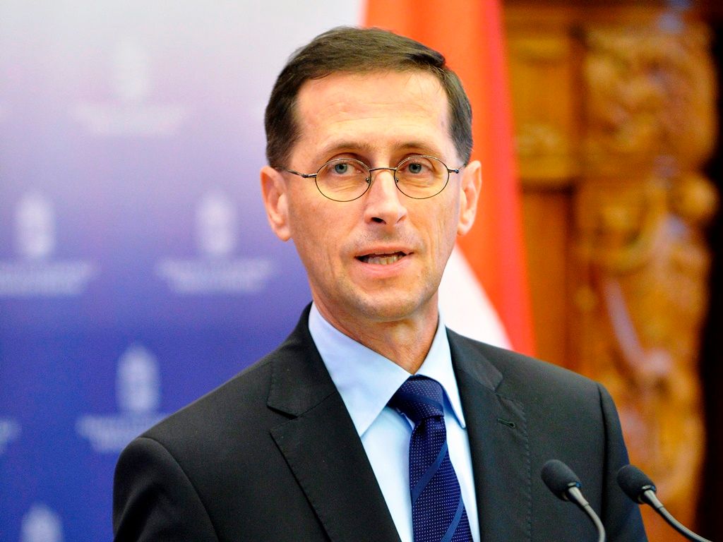 Varga Mihály nemzetgazdasági miniszter a kormány 2015. évi adótörvény-javaslatáról tartott kormányszóvivői tájékoztatón a Nemzetgazdasági Minisztériumban 2014. október 21-én. MTI Fotó: Máthé Zoltán