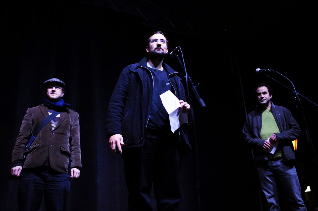 Gulyás Balázs, a Százezren az internetadó ellen nevû Facebook-oldal alapítója (k), Füzessy Károly diákaktivista (b) és Várady Zsolt, az iwiw alapítója a tervezett internetadó miatt szervezett tüntetésen Budapesten, a József nádor téren 2014. október 31-én. MTI Fotó: Marjai János