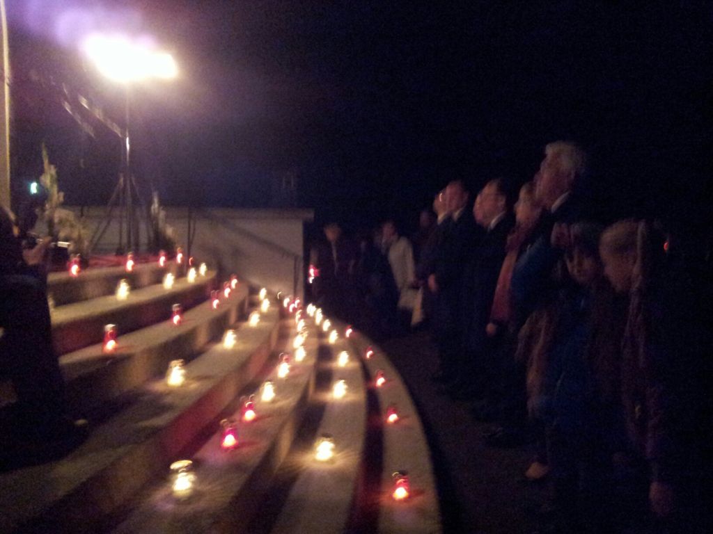 image-b82c5b1fb0525fea49b2c597734370ffe2d520f353ae88beec81c736e72b4060-V