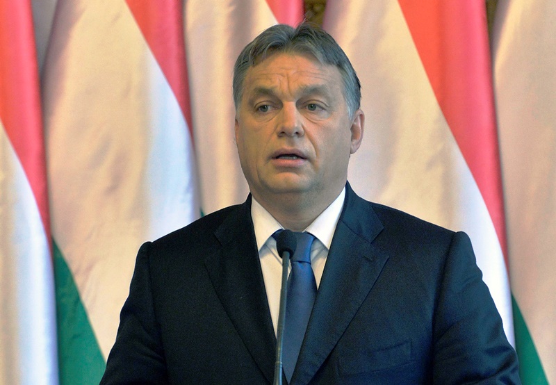 Orbán Viktor miniszterelnök a Matolcsy Györggyel, a Magyar Nemzeti Bank elnökével tartott sajtótájékoztatón az Országházban 2014. december 18-án. A kormány úgy döntött, felkéri a jegybankot, hogy nyújtson segítséget az MKB megerősítéséhez és újjászervezéséhez - közölte Orbán Viktor. MTI Fotó: Máthé Zoltán