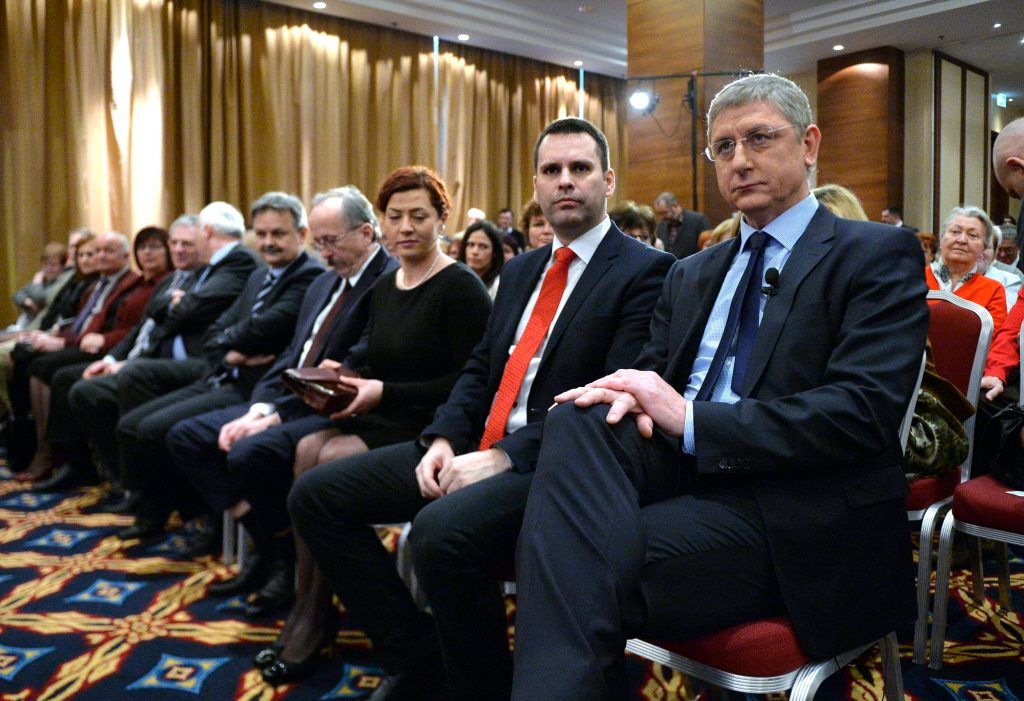 Gyurcsány Ferenc, a Demokratikus Koalíció elnöke, volt szocialista miniszterelnök (j), valamint Molnár Csaba (j2) és Vadai Ágnes (j3) alelnökök a párt évértékelõ rendezvényén a Budapest Marriott Hotelben 2015. január 31-én. MTI Fotó: Máthé Zoltán