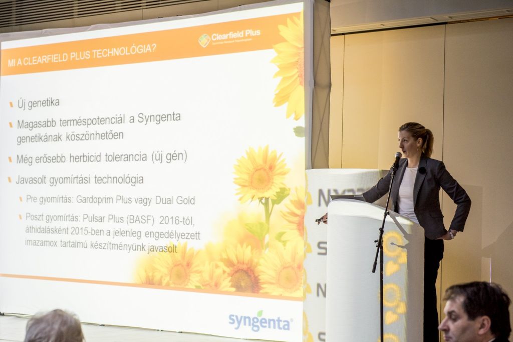 Több mint ezer agrárgazdálkodó vett részt a Syngenta hagyományos szezonnyitó road-show-ján. A búza, kukorica és napraforgó termesztési lehetőségeiről hét városban - Hajdúszoboszlón, Egerben, Kaposváron, Szekszárdon, Székesfehérváron, Szombathelyen, Orosházán - rendezett eseményen a vállalat szakértői mindhárom ágazatban olyan integrált megoldásokat és termékeket mutattak be a résztvevőknek, amelyek révén akár többlettermés érhető el az idei termelési szezonban. 