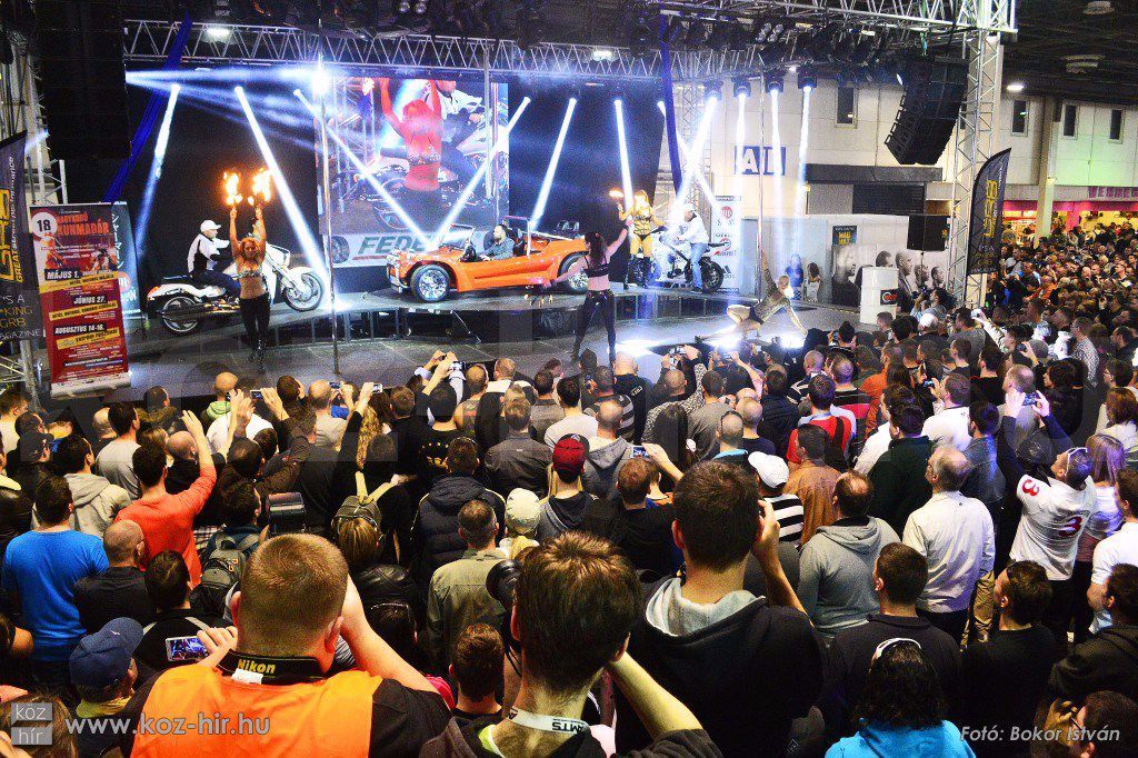 Idén immáron 10. alkalommal nyitotta meg kapuit a nagyközönség előtt Magyarország legjelentősebb autós-motoros kiállítása és vására a Hungexpón. A nemzetközi Autó, Motor és Tuning Show (AMTS) mára nem csak hazánk, de a közép-európai régió meghatározó eseményévé nőtte ki magát. Köz-Hír fotó: Bokor István