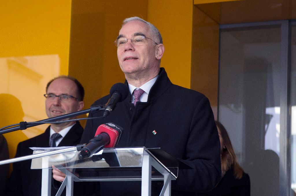 Balog Zoltán, az emberi erõforrások minisztere beszédet mond a szombathelyi Markusovszky kórház új belgyógyászati épülettömbjének átadásán 2015. március 5-én. A 12 ezer négyzetméter alapterületû épületegyüttes 358 fekvõbeteg befogadását teszi lehetõvé.  MTI Fotó: Büki László