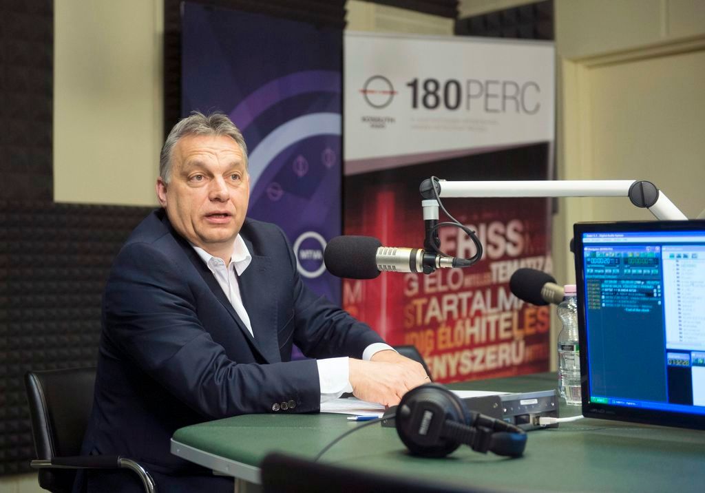 Budapest, 2015. április 24. Orbán Viktor miniszterelnök a Magyar Rádió stúdiójában, ahol interjút a Kossuth Rádió 180 perc címû mûsorának 2015. április 24-én. MTI Fotó: Koszticsák Szilárd