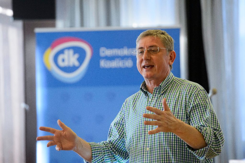 Salgótarján, 2015. április 23. Gyurcsány Ferenc, a Demokratikus Koalíció (DK) elnöke, volt szocialista miniszterelnök a salgótarjáni Technika Házában tartott lakossági fórumán 2015. április 23-án. MTI Fotó: Komka Péter