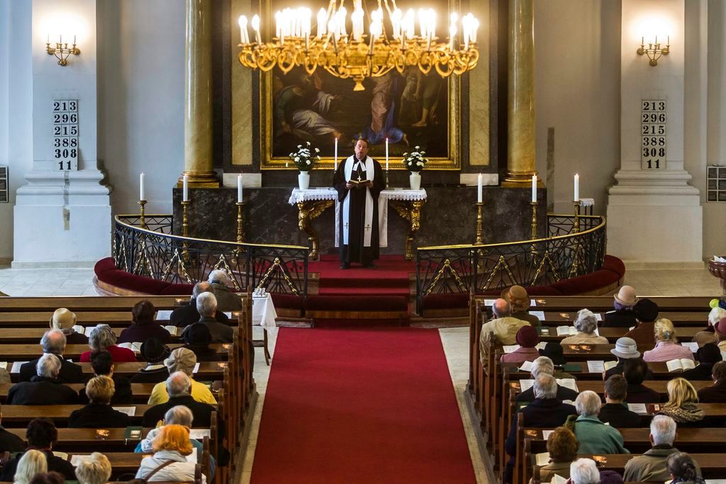 Gáncs Péter, a Magyarországi Evangélikus Egyház elnök-püspöke húsvéti ünnepi istentiszteletet tart Budapesten, a Deák téri evangélikus templomban 2015. április 5-én. MTI Fotó: Szigetváry Zsolt