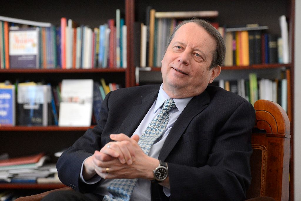 Gáncs Péter, a Magyarországi Evangélikus Egyház elnök-püspöke interjút ad az MTI újságírójának Budapesten, a Déli Evangélikus Egyházkerület püspöki hivatalában 2015. március 31-én. MTI Fotó: Soós Lajos