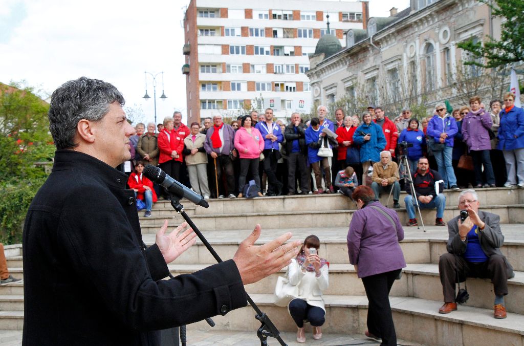 Gréczy Zsolt, a Demokratikus Koalíció szóvivõje felszólal a civilek és ellenzéki pártok A korrupció kormánya ellen címmel meghirdetett tüntetésén Miskolcon 2015. április 20-án. MTI Fotó: Vajda János