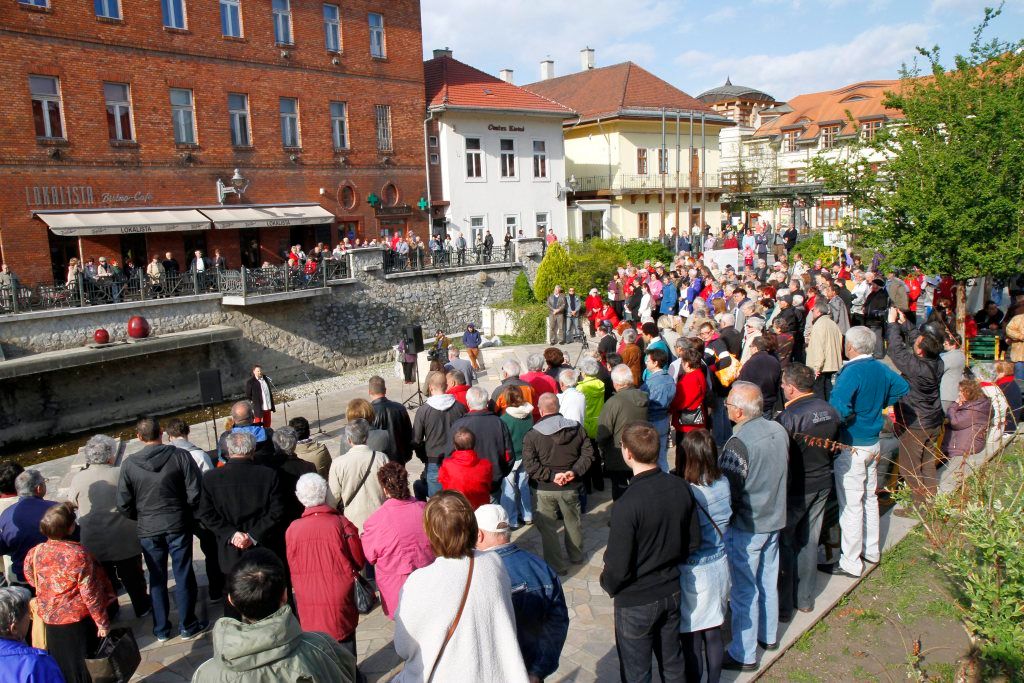Résztvevõk a civilek és ellenzéki pártok A korrupció kormánya ellen címmel meghirdetett tüntetésén Miskolcon 2015. április 20-án MTI Fotó: Vajda János