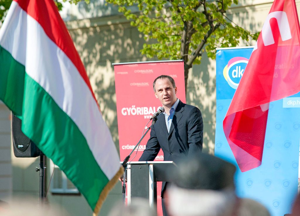 Szigetvári Viktor, az Együtt elnöke felszólal a civilek és ellenzéki pártok A korrupció kormánya ellen címmel meghirdetett tüntetésén Gyõrben 2015. április 20-án.. MTI Fotó: Krizsán Csaba