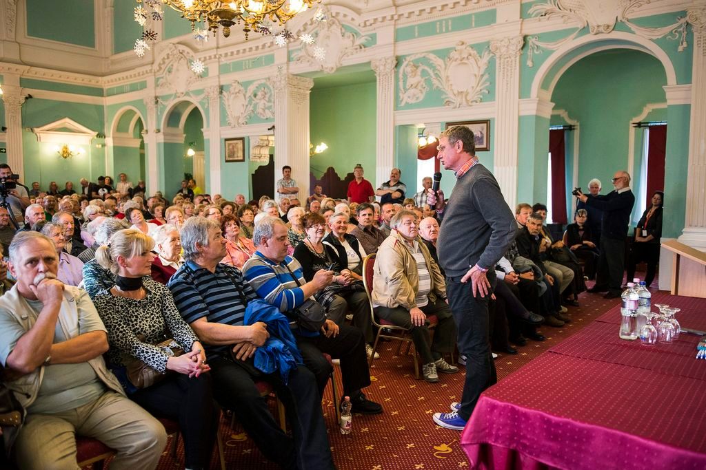 Nyíregyháza, 2015. április 28. Gyurcsány Ferenc, a Demokratikus Koalíció (DK) elnöke lakossági fórumot tart Megélhetést! Biztonságot! címmel a nyíregyházi Korona Hotel nagytermében 2015. április 28-án. MTI Fotó: Balázs Attila