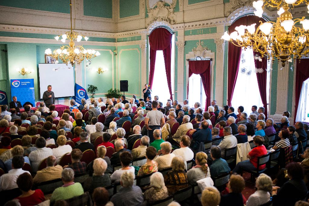 Nyíregyháza, 2015. április 28. Gyurcsány Ferenc, a Demokratikus Koalíció (DK) elnöke lakossági fórumot tart Megélhetést! Biztonságot! címmel a nyíregyházi Korona Hotel nagytermében 2015. április 28-án. MTI Fotó: Balázs Attila
