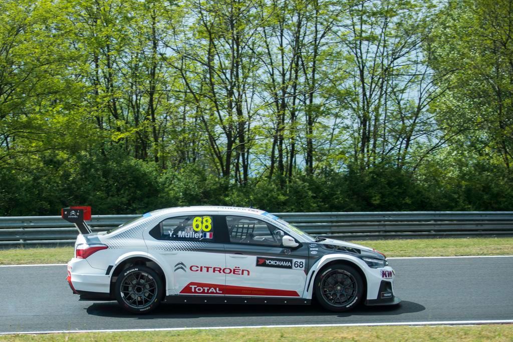 Mogyoród, 2015. május 2. A késõbb elsõ helyet szerzõ francia Yvan Muller, a Citroën Total WTCC pilótája versenyez a túraautó-világbajnokság (WTCC) magyarországi idõmérõ futamán a mogyoródi Hungaroringen 2015. május 2-án. MTI Fotó: Marjai János