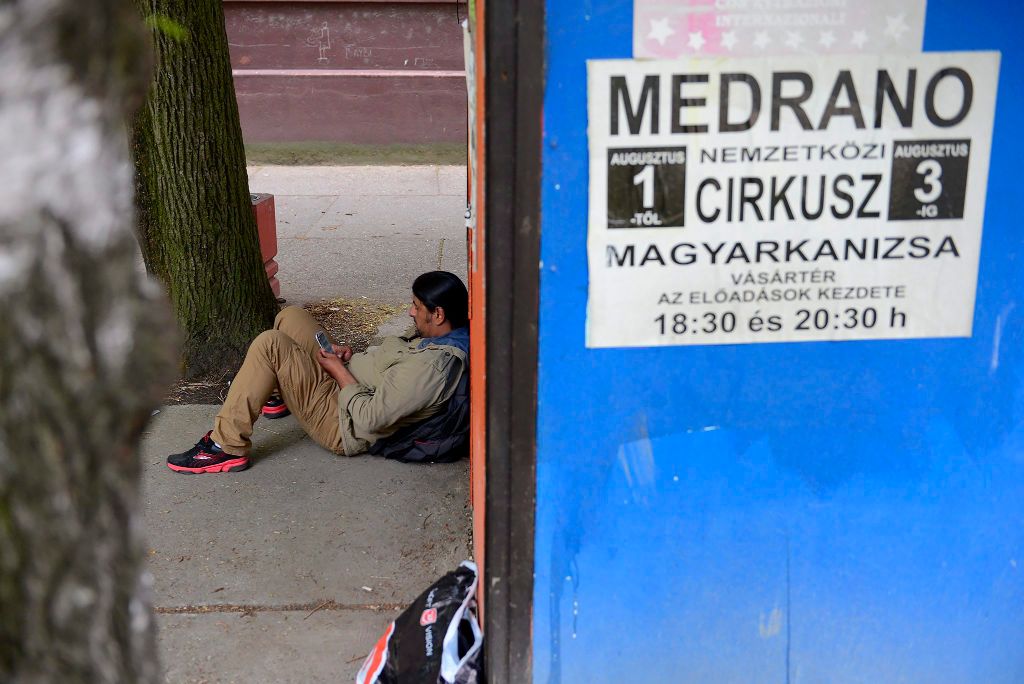 Magyarkanizsa, 2015. május 22. Szíriából menekült férfi a szerb-magyar határhoz közeli kisvárosban, Magyarkanizsa központjában 2015. május 21-én. MTI Fotó: Molnár Edvárd