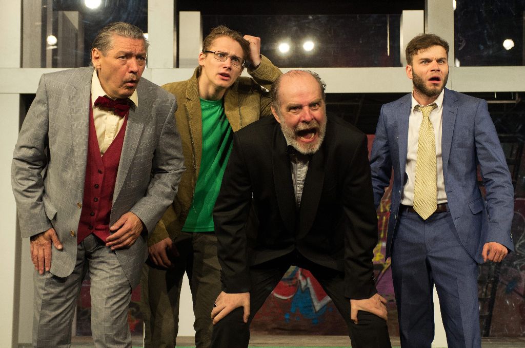 Szerémi Zoltán (b) Gremio, Jámbor Nándor (b2) Lucentio, Mertz Tibor (j2) Baptista Minola és Kenderes Csaba (j) Tranio szerepében William Shakespeare Makrancos Kata, avagy a hárpia megzabolázása címû vígjátékának próbáján a szombathelyi Weöres Sándor Színházban 2015. május 13-án. A darabot május 15-én mutatják be Alföldi Róbert rendezésében. MTI Fotó: Büki László