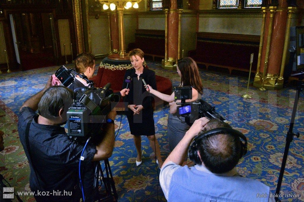 Czunyiné Bertalan Judit köznevelési államtitkár, Köz-Hír fotó: Bokor István