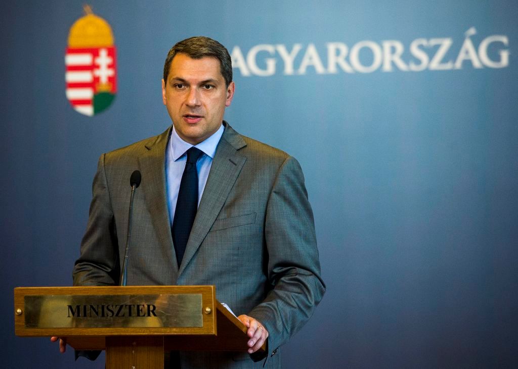 Budapest, 2015. június 4. Lázár János, a Miniszterelnökséget vezetõ miniszter a Kormányinfo 11 - Mit miért tesz a kormány? címmel tartott sajtótájékoztatón az Országházban 2015. junius 4-én. MTI Fotó: Illyés Tibor
