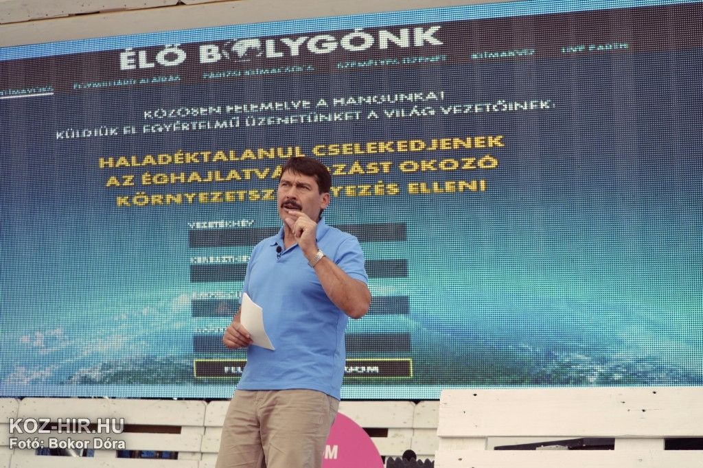 Áder János köztársasági elnök előadást tart az Élő Bolygónk klímavédelmi kampányról 2015. július 4-én Sopronban a 23. Volt Fesztiválon. Köz-Hír fotó: Bokor Dóra