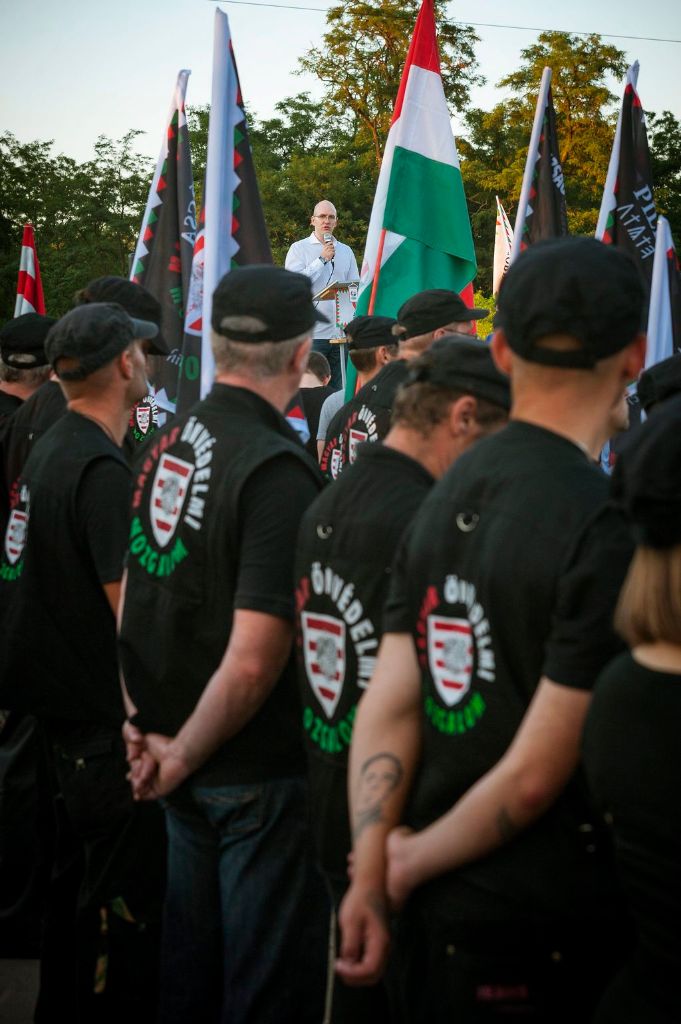 Debrecen, 2015. július 5. Z. Kárpát Dániel, a Jobbik alelnöke beszél a párt demonstrációján a Bevándorlási és Állampolgársági Hivatal debreceni befogadó állomásának közelében 2015. július 5-én. A Jobbik politikusai szerint azonnal zárttá kell tenni a debreceni menekülttábort és az ország többi, bevándorlókat befogadó állomását. MTI Fotó: Czeglédi Zsolt