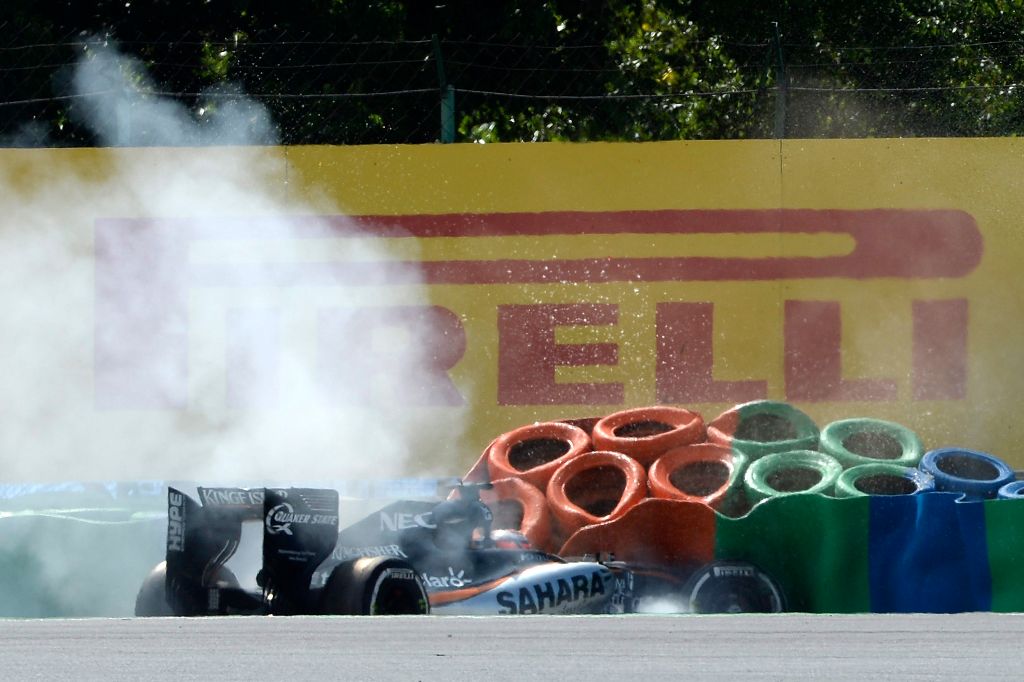 Mogyoród, 2015. július 26. Nico Hülkenberg, a Force India csapat német versenyzõje balesetet szenved a Forma-1-es autós gyorsasági világbajnokság 30. Magyar Nagydíján a mogyoródi Hungaroringen 2015. július 26-án. MTI Fotó: Kovács Tamás
