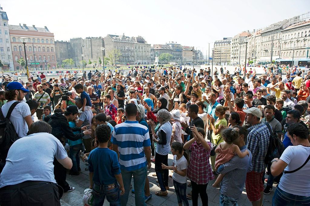Budapest, 2015. augusztus 30. Migránsok tüntetnek a Keleti pályaudvarnál kialakított tranzitállomásnál 2015. augusztus 30-án. MTI Fotó: Lakatos Péter