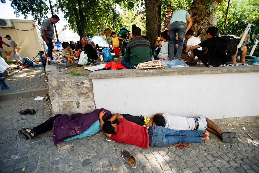 Budapest, 2015. augusztus 31. Migránsok a Nyugati pályaudvarnál kialakított tranzitállomáson 2015. augusztus 31-én. MTI Fotó: Balogh Zoltán