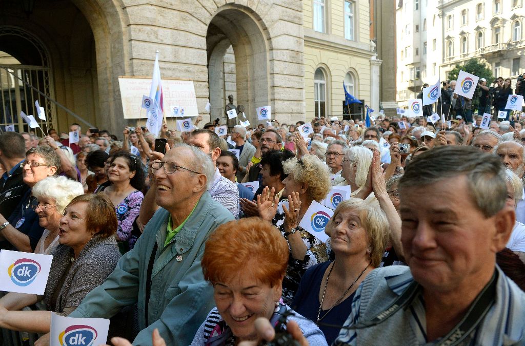 Budapest, 2015. szeptember 13. Résztvevõk a Demokratikus Koalíció Vigyünk emberséget Magyarországba! elnevezésû nagygyûlésén az Egyetem téren 2015. szeptember 13-án. MTI Fotó: Bruzák Noémi