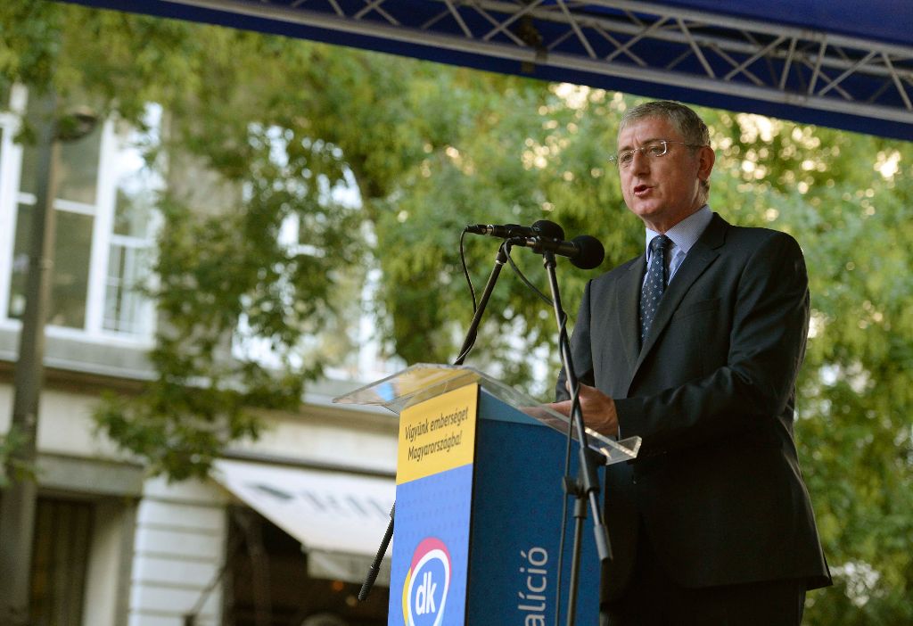 Budapest, 2015. szeptember 13. Gyurcsány Ferenc, a Demokratikus Koalíció elnöke beszédet mond pártja Vigyünk emberséget Magyarországba! elnevezésû nagygyûlésén az Egyetem téren 2015. szeptember 13-án. MTI Fotó: Bruzák Noémi