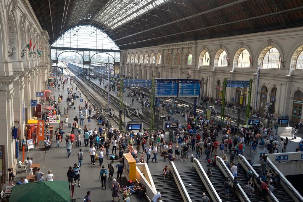 Budapest, 2015. szeptember 3. Illegális bevándorlók a Keleti pályaudvaron 2015. szeptember 3-án. MTI Fotó: Máthé Zoltán
