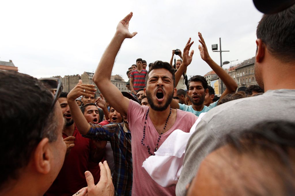 Budapest, 2015. szeptember 3. Migránsok demonstrálnak a Keleti pályaudvar elõtt 2015. szeptember 3-án. MTI Fotó: Szigetváry Zsolt