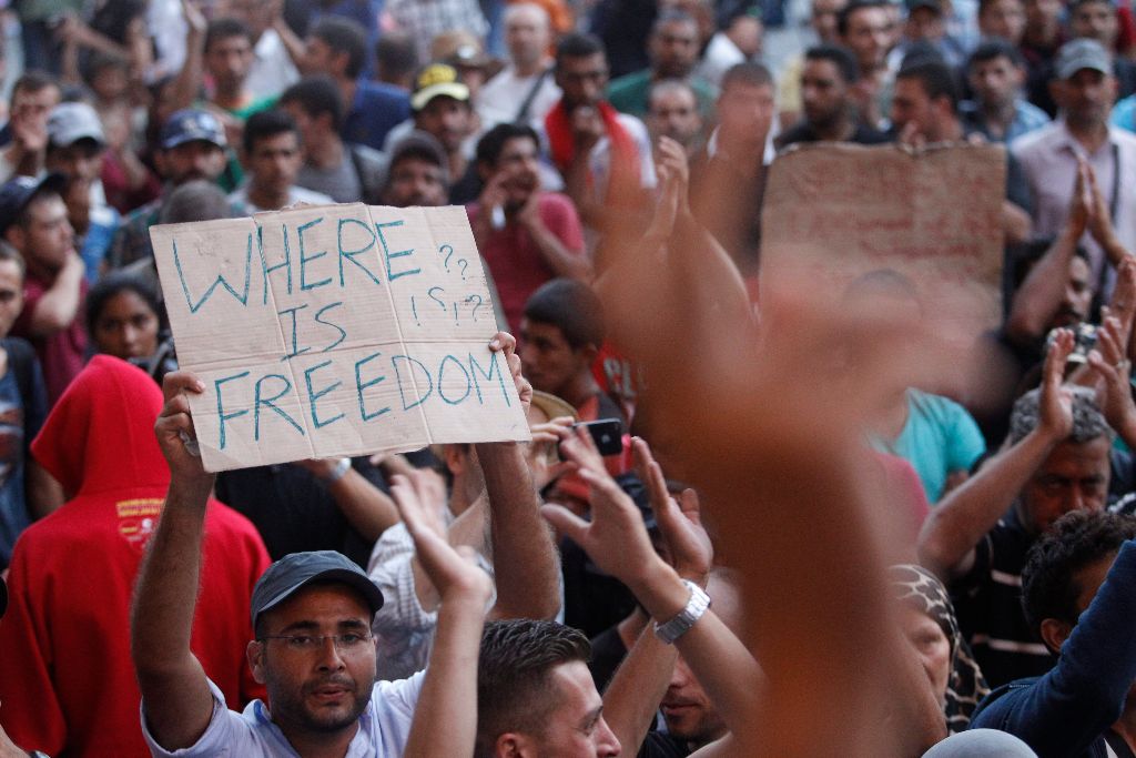 Budapest, 2015. szeptember 3. Migránsok demonstrálnak a Keleti pályaudvar elõtt 2015. szeptember 3-án. MTI Fotó: Szigetváry Zsolt