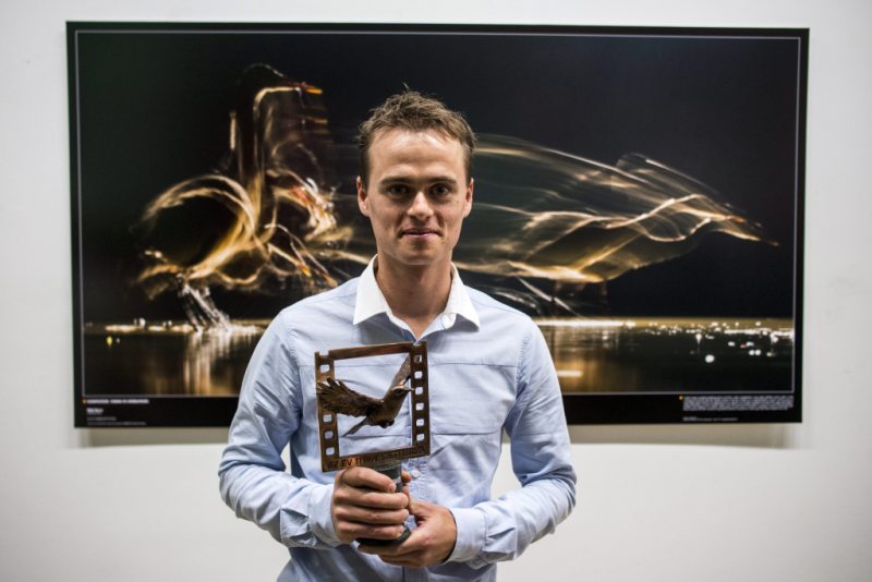 Budapest, 2015. november 3. Máté Bence, Az év természetfotósa 2015 pályázat nagydíjasa a Magyar Természettudományi Múzeum Semsey Andor Kupolacsarnokában tartott díjátadón Budapesten 2015. november 3-án. Máté Bence ötödik alkalommal nyerte el Az év természetfotósa elismerést, és Lépéselõny címû képe Az év természetfotója címet is kiérdemelte. MTI Fotó: Marjai János