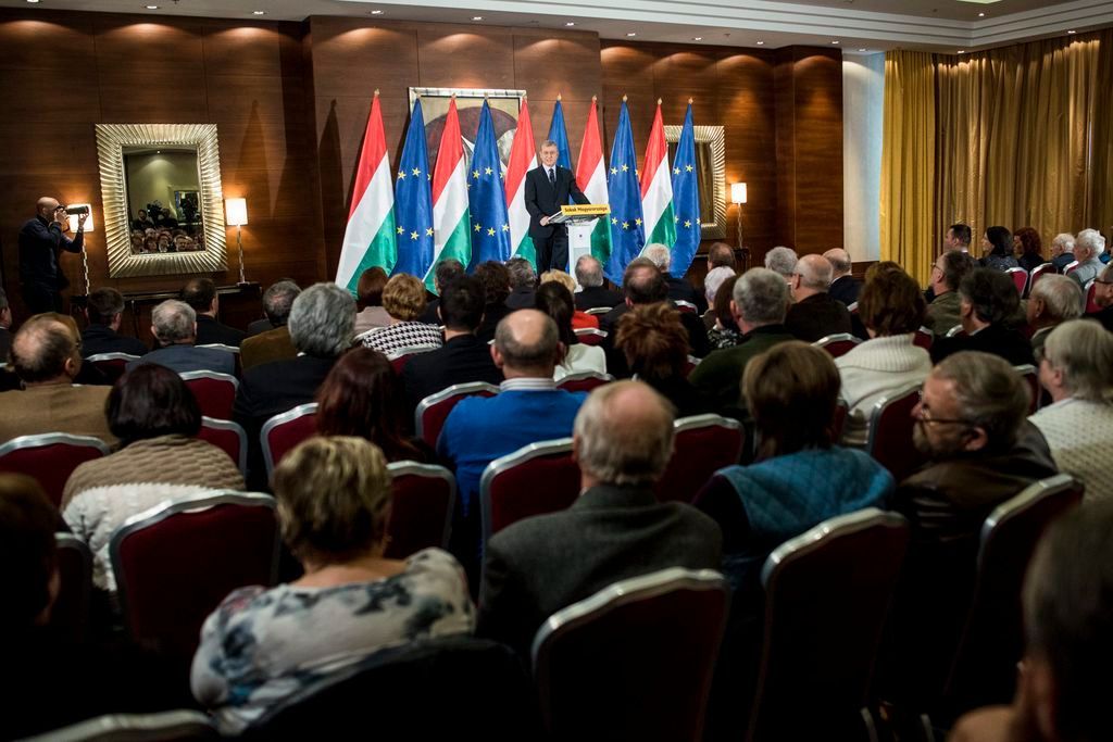 Budapest, 2016. január 23. Gyurcsány Ferenc, a Demokratikus Koalíció elnöke évértékelõ beszédet tart a budapesti Hotel Marriott Erzsébet-termében 2016. január 23-án. MTI Fotó: Marjai János