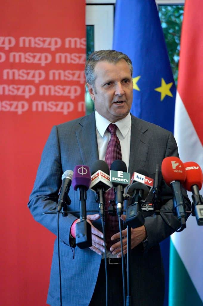 Budapest, 2016. június 25. A párt újonnan megválasztott elnöke, Molnár Gyula a Magyar Szocialista Párt (MSZP) országos tisztújító kongresszusán tartott sajtótájékoztatón a Villányi úti Konferenciaközpontban 2016. június 25-én. MTI Fotó: Máthé Zoltán