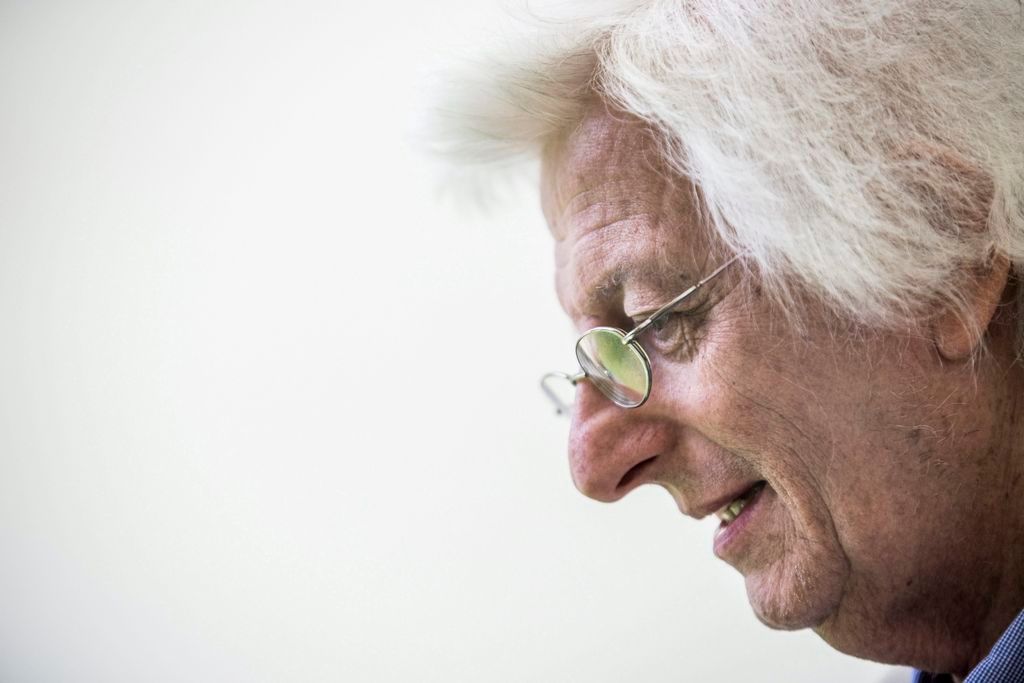 Budapest, 2016. július 14. Meghalt Esterházy Péter. A felvétel a 87. Ünnepi Könyvhéten készült a budapesti Vörösmarty téren 2016. június 11-én. MTI Fotó: Balogh Zoltán