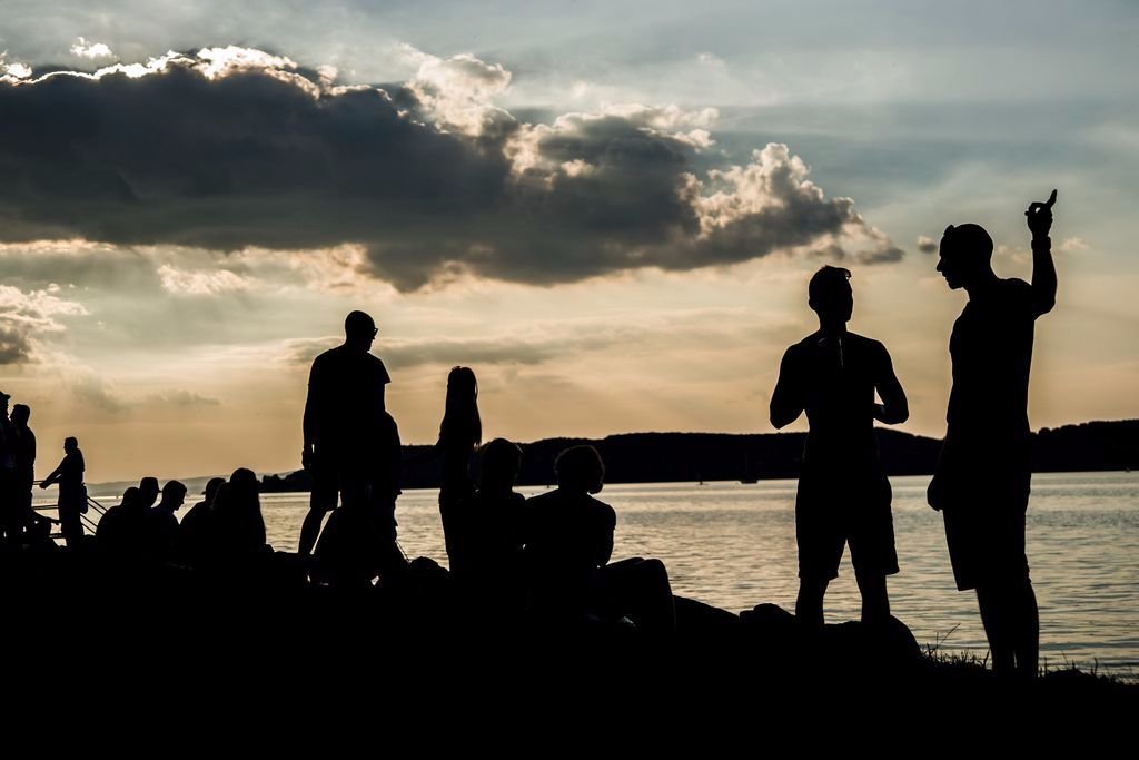Zamárdi, 2016. augusztus 24. Fesztiválozók a Strand és a B.my.Lake fesztiválon Zamárdiban 2016. augusztus 24-én. Egyszerre két fesztivál, a Strand és a B.my.Lake is elkezdõdött Zamárdiban a MOL Nagyon Balaton rendezvénysorozat részeként. MTI Fotó: Balogh Zoltán