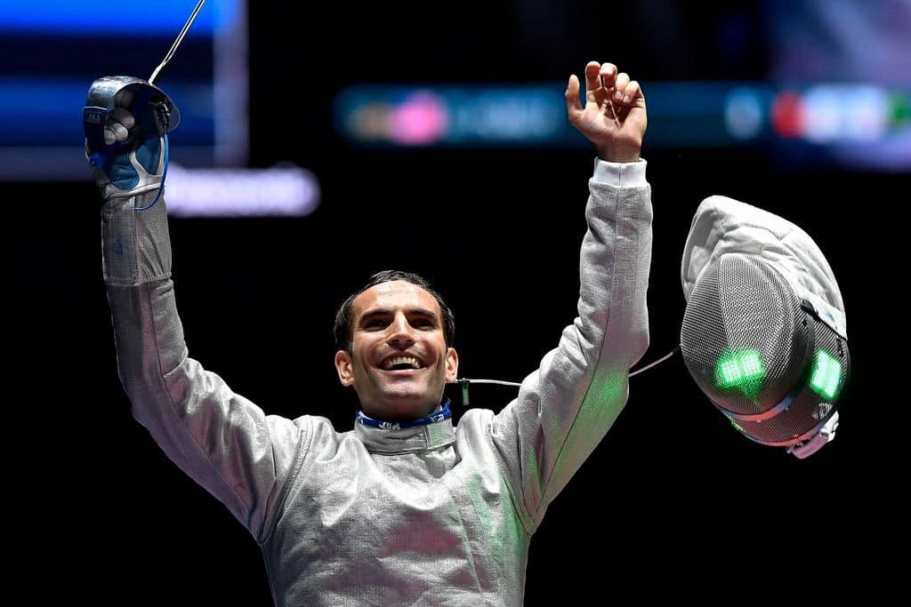 Rio de Janeiro, 2016. augusztus 11. Szilágyi Áron, miután legyõzte az amerikai Daryl Homert a riói nyári olimpia férfi kard egyéni versenyének döntõjében a Rio de Janeiró-i 3-as Karióka Arénában 2016. augusztus 10-én. MTI Fotó: Czeglédi Zsolt