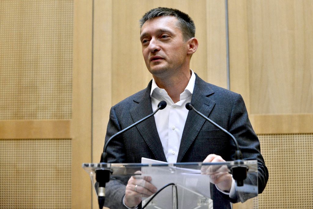 Budapest, 2016. október 27. Rogán Antal, a Miniszterelnöki Kabinetirodát vezetõ miniszter sajtótájékoztatót tart hivatalában Egy bírósági tárgyalás elé címmel 2016. október 27-én. MTI Fotó: Marjai János