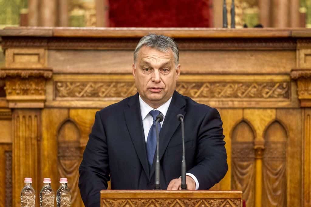 Budapest, 2016. november 10. Orbán Viktor miniszterelnök beszédet mond a Szent Márton és Európa címû ünnepi konferencián az Országház Felsõházi termében 2016. november 10-én. MTI Fotó: Szigetváry Zsolt