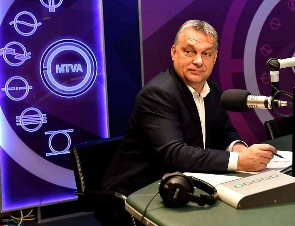 Budapest, 2016. november 11. Orbán Viktor miniszterelnök a Kossuth Rádió stúdiójában, ahol interjút adott a 180 perc címû mûsorban 2016. november 11-én. MTI Fotó: Illyés Tibor