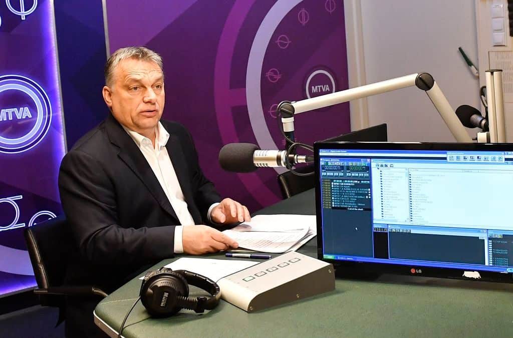 Budapest, 2016. november 11. Orbán Viktor miniszterelnök a Kossuth Rádió stúdiójában, ahol interjút adott a 180 perc címû mûsorban 2016. november 11-én. MTI Fotó: Illyés Tibor